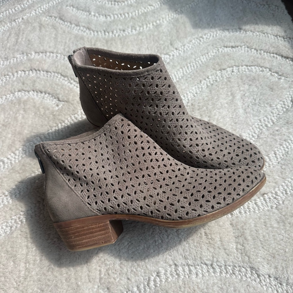 LUVKY BRAND ANKLE BOOTS/BOOTIE